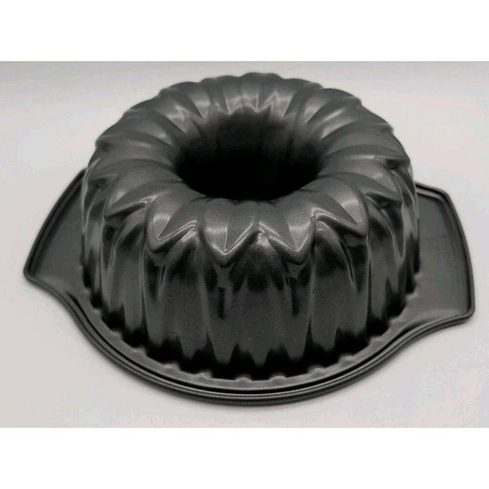 NON-STICK WILTON BUNDT PAN FLOWER 9.75 X 3.38